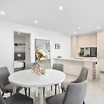 Meriton 3 Bedroom Ocean City Views Parking