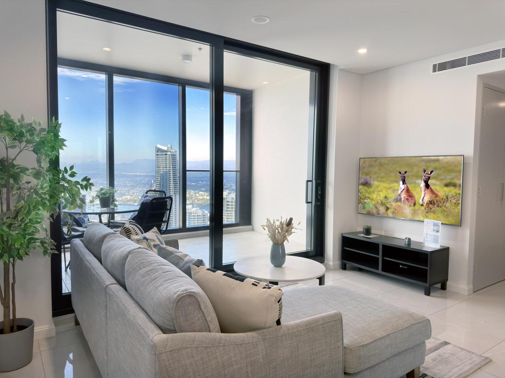Meriton 3 Bedroom Ocean Views Parking Apartment Gold Coast