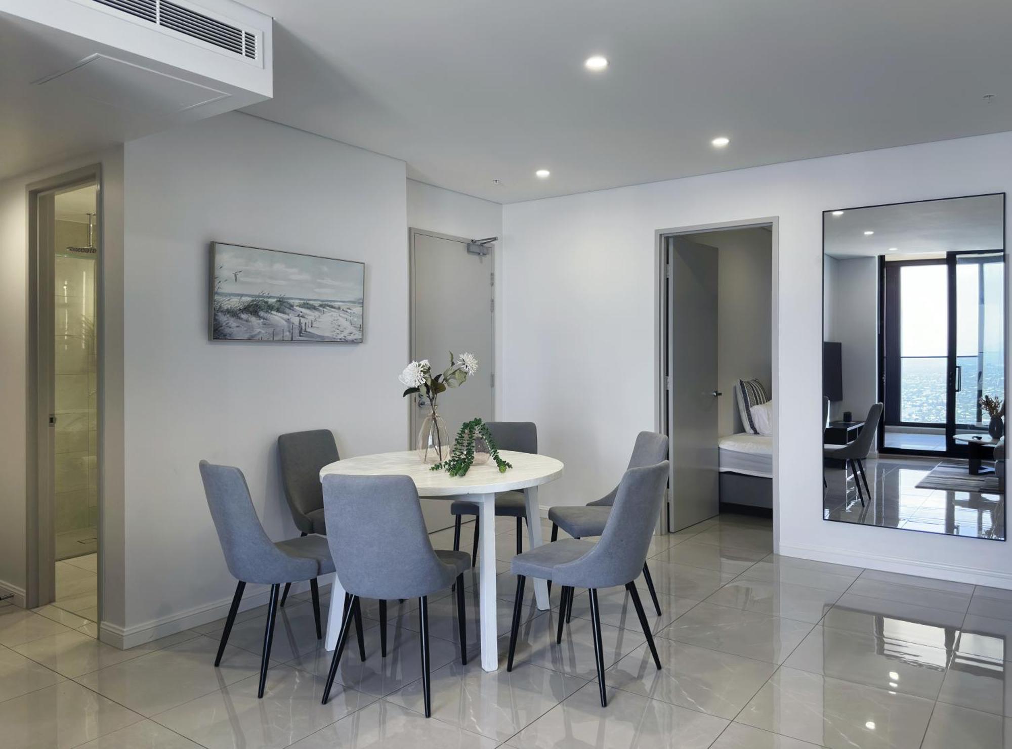 Apartment Meriton 3 Bedroom Ocean Views Parking Gold Coast