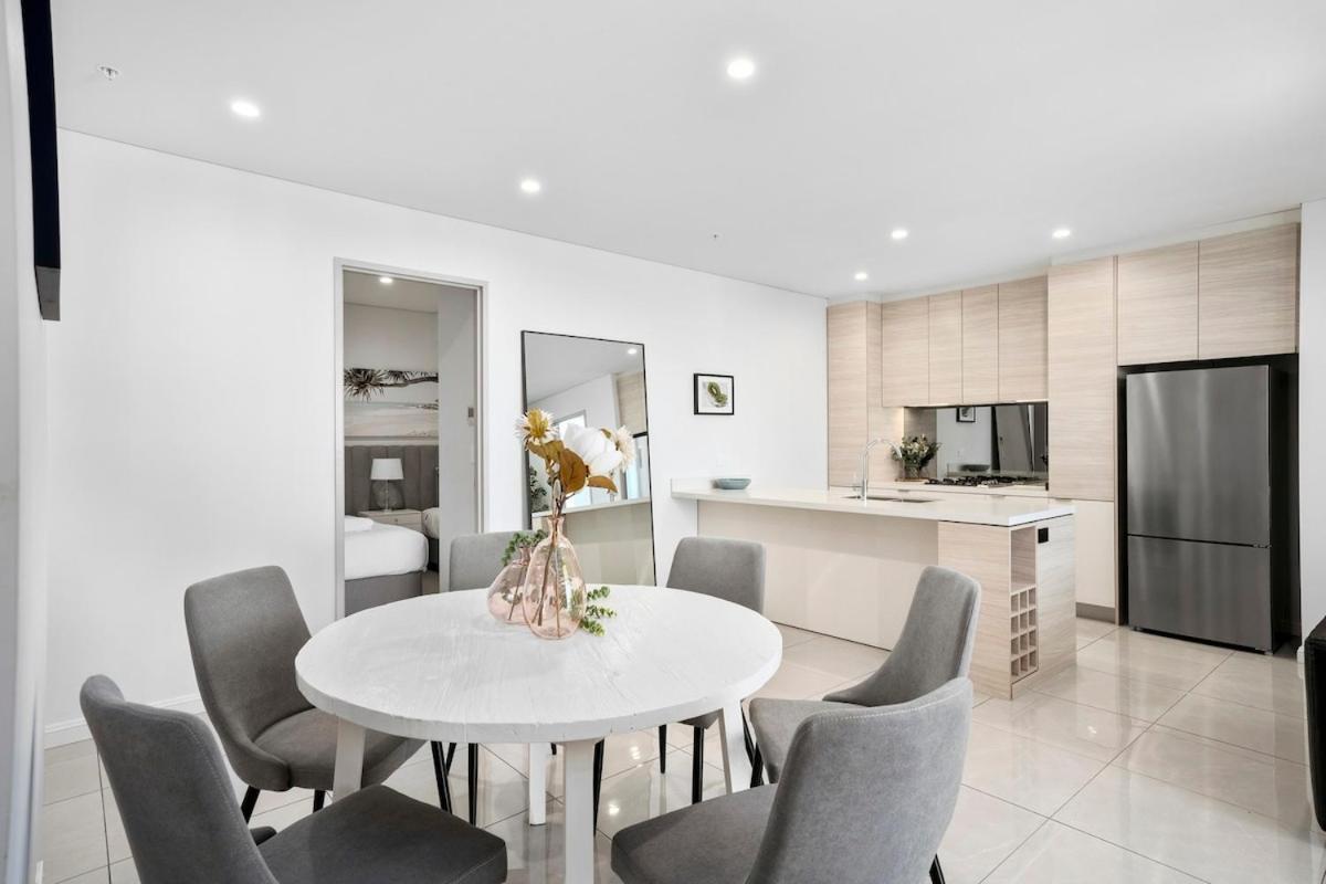 Meriton 3 Bedroom Ocean Views Parking * Gold Coast
