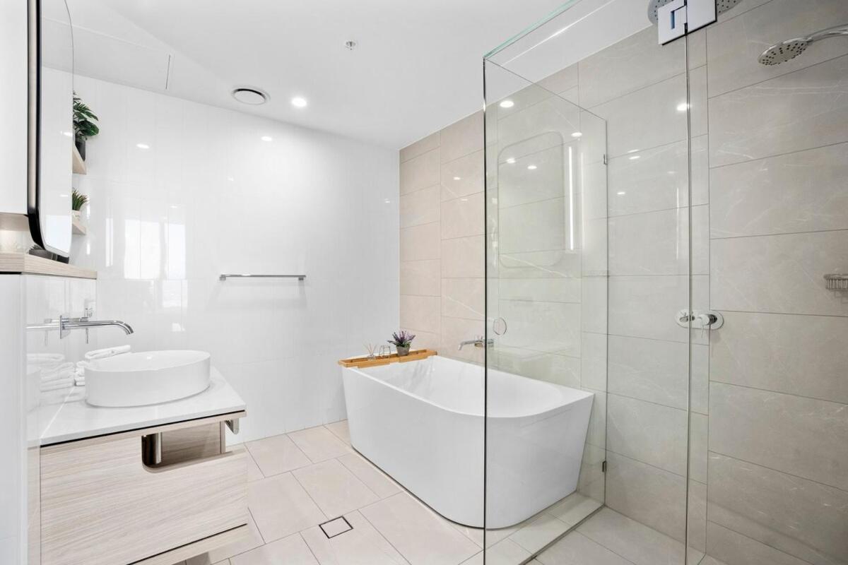 Meriton 3 Bedroom Ocean Views Parking * Gold Coast