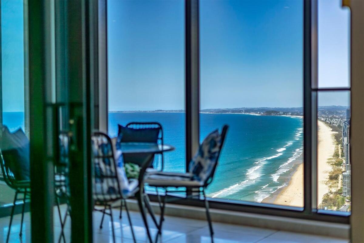 Meriton 3 Bedroom Ocean Views Parking