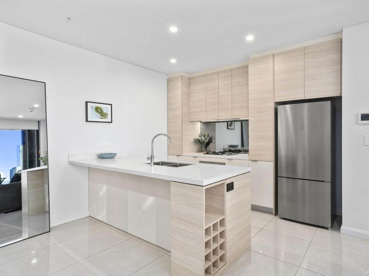 Meriton 3 Bedroom Ocean Views Parking Apartment Gold Coast