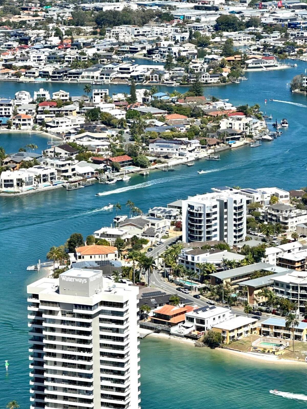 Apartment Meriton 3 Bedroom Ocean Views Parking *